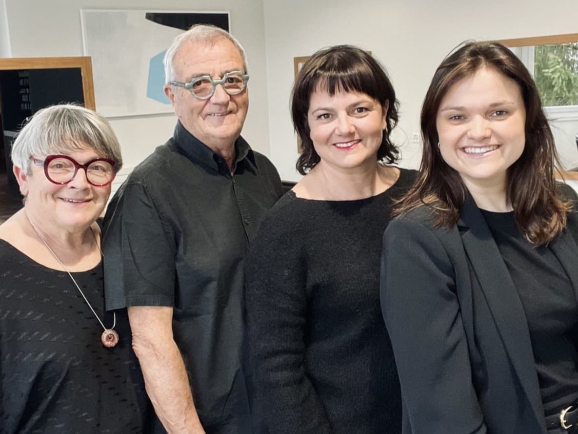 La famille Geinoz-Rody, quatre générations réunies dans le salon Alex Coiffure